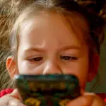 Lo smartphone fa male ai bambini?